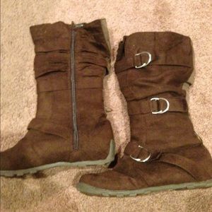 Brown buckle boots